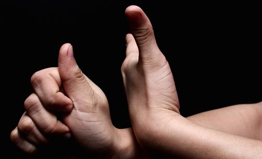 ابتكار طريقة الرسائل الإلكترونية بتلويح الأصابع